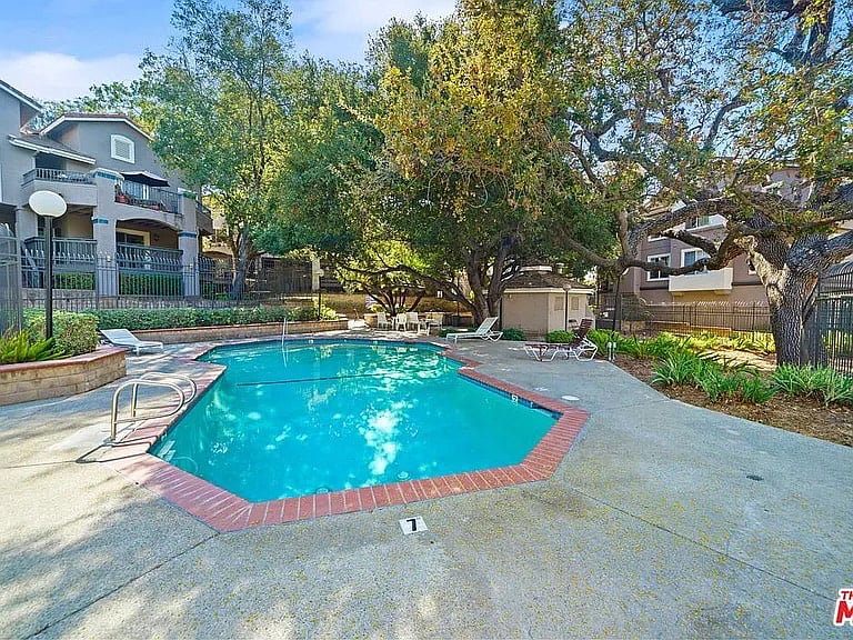 Furnished Finder property 866575_1 photo 9