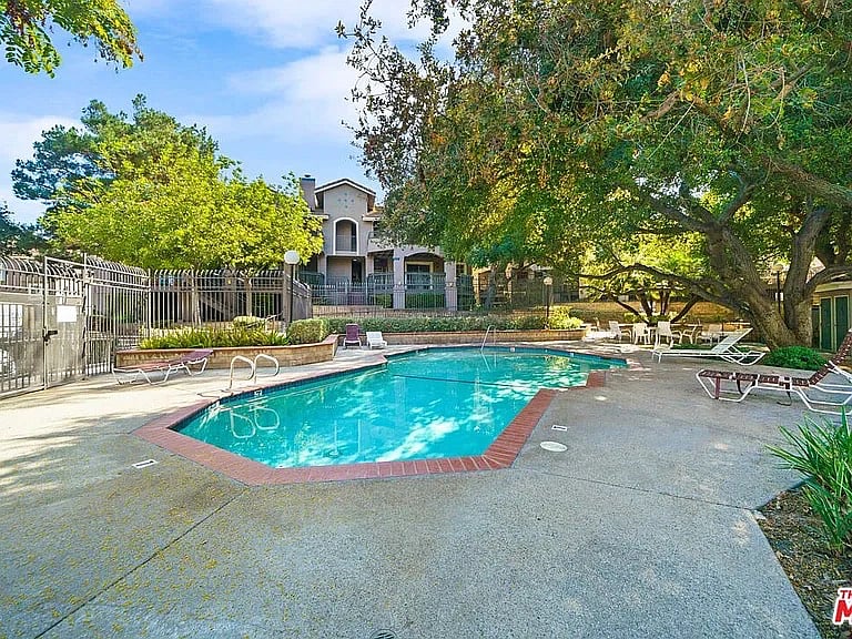 Furnished Finder property 866575_1 photo 11