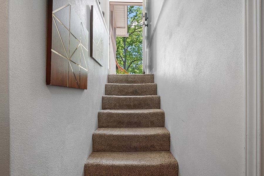 stairs to upstairs from finished basement