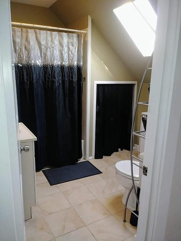 Typical American Bathroom on 3rd floor.