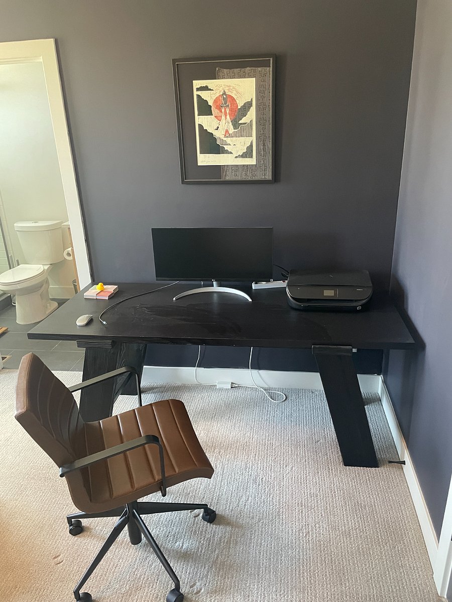 better look at the home office area. 