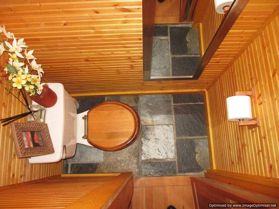 Guest House Toilet