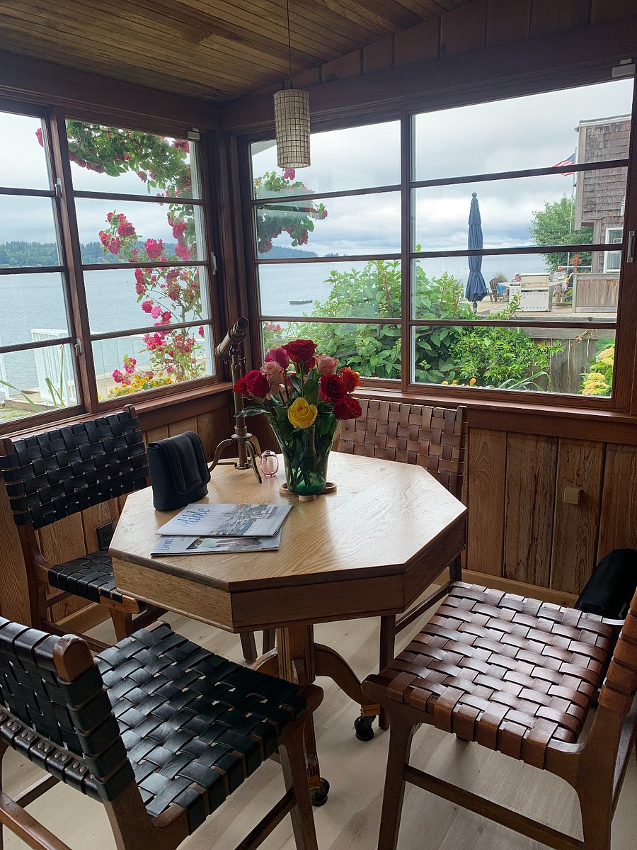 Corner Table Overlooking Bay adjacent to Living Room