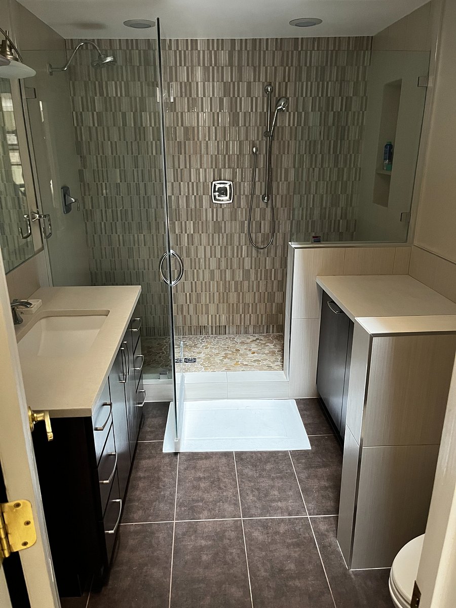Primary Bedroom en suite Bathroom