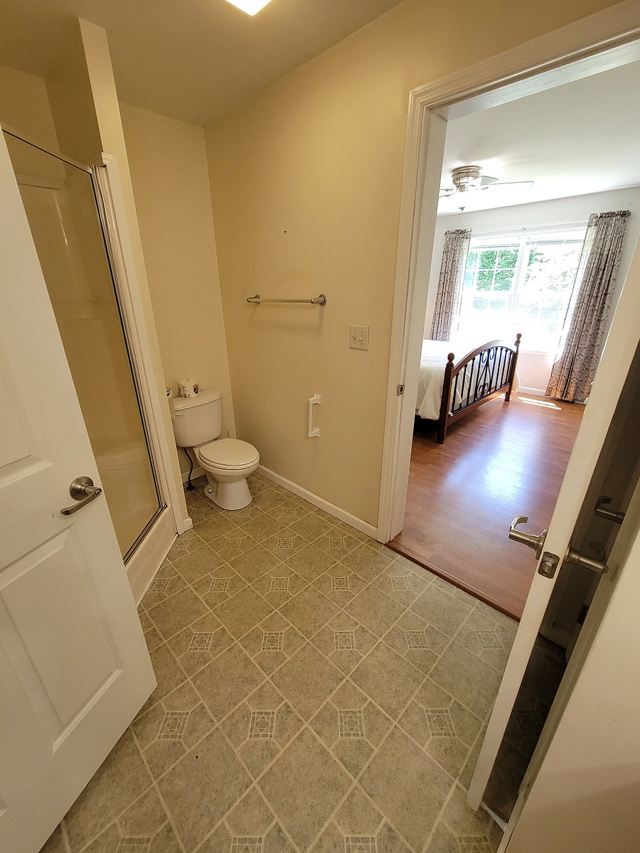 Master bathroom 