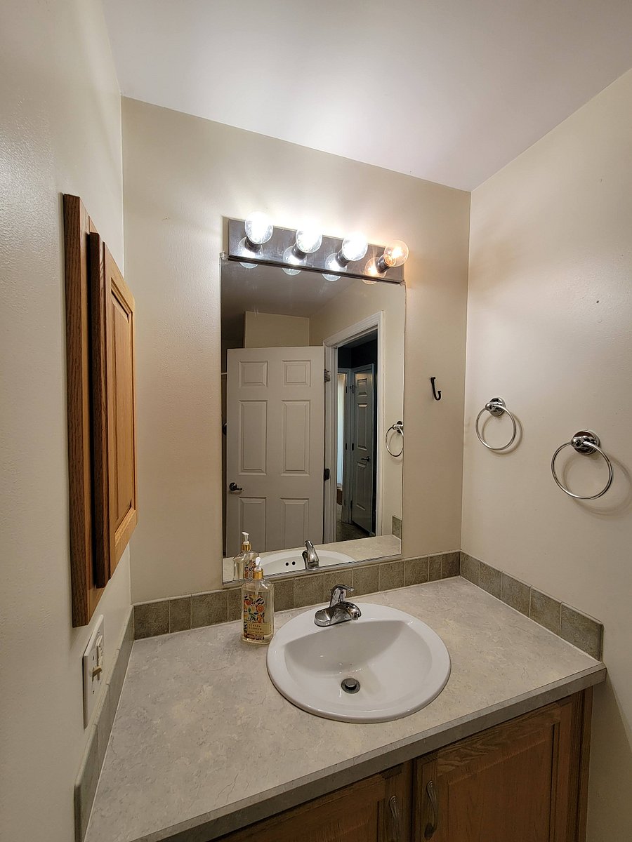 Master bathroom 