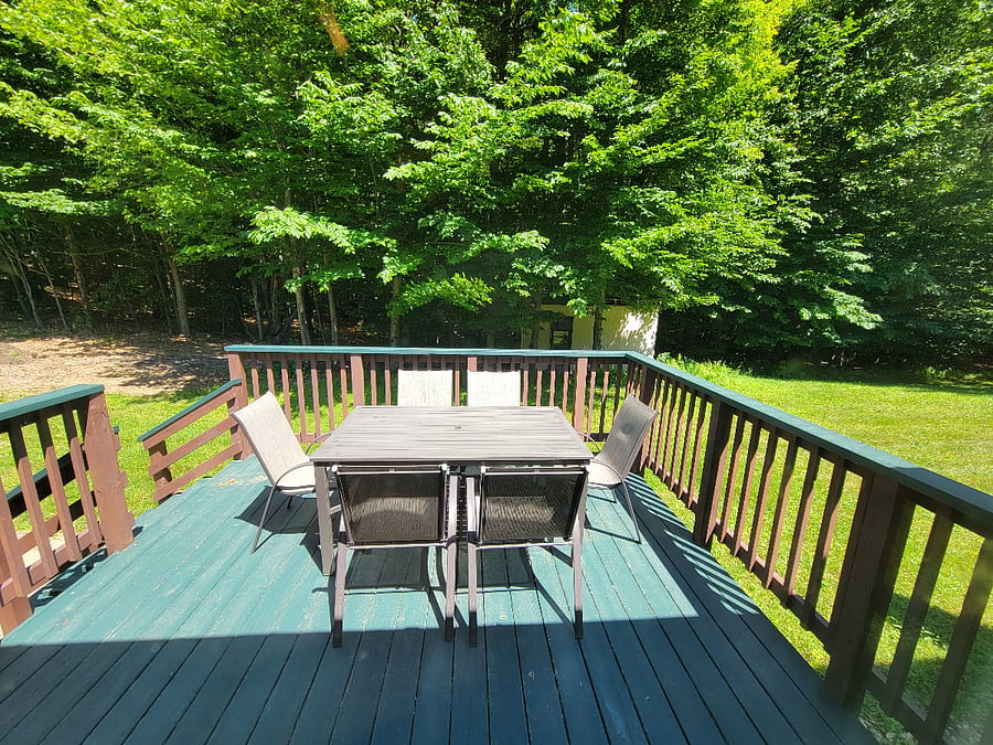 Deck off kitchen and dining area 