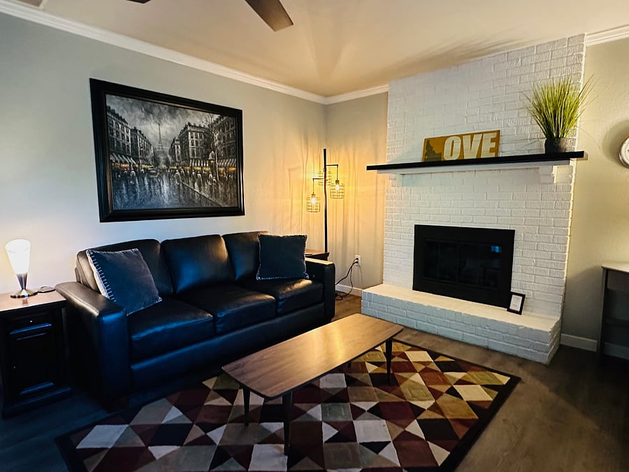 Relaxing sitting room with ceiling fan and cozy furnishings