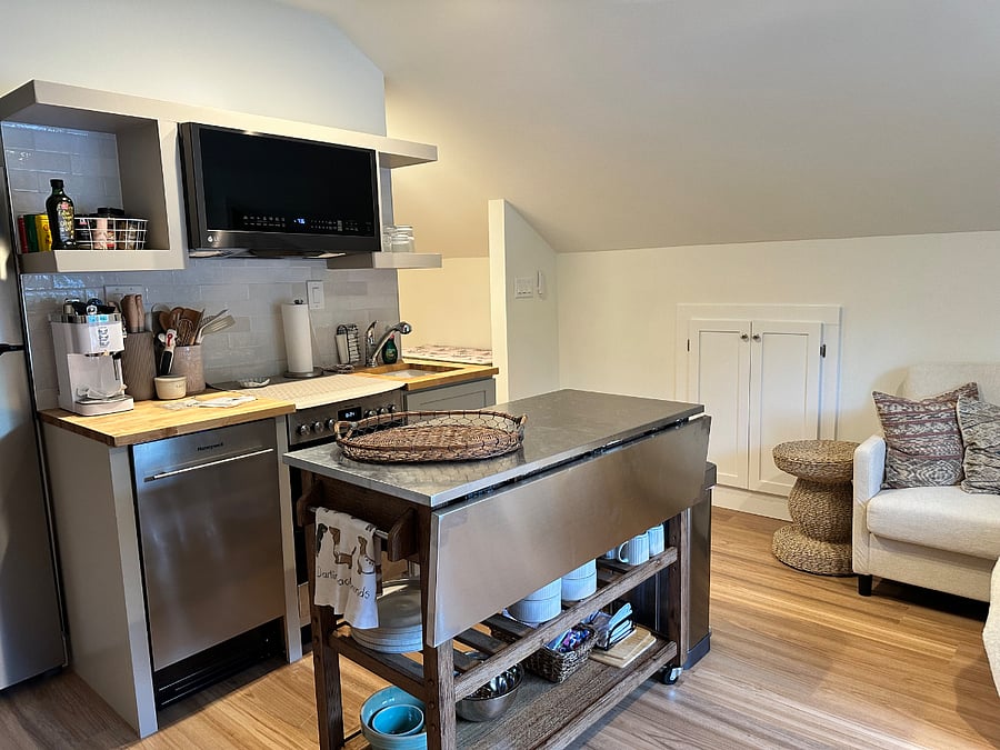 KItchen, equipped with dishwasher, stove, refrigerator with ice maker, espresso machine, toaster oven/oven/airfryer and all pots and pans.