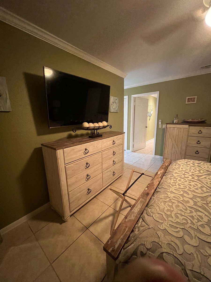 Spacious queen bed with elegant linens