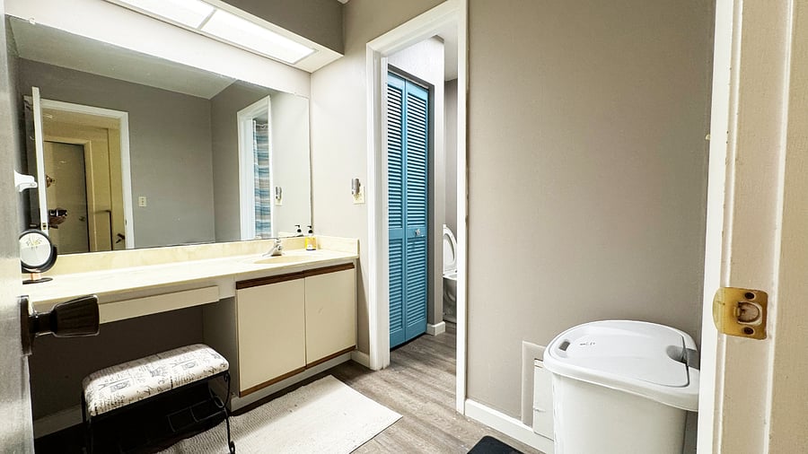 upstairs bathroom and shower