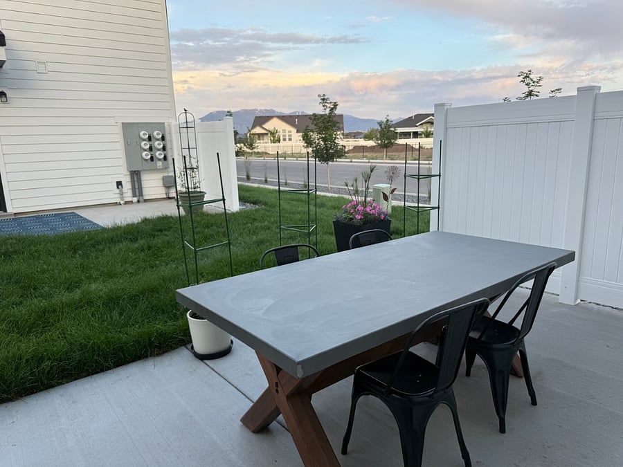 Patio with Pottery Barn outdoor table and 6 chairs