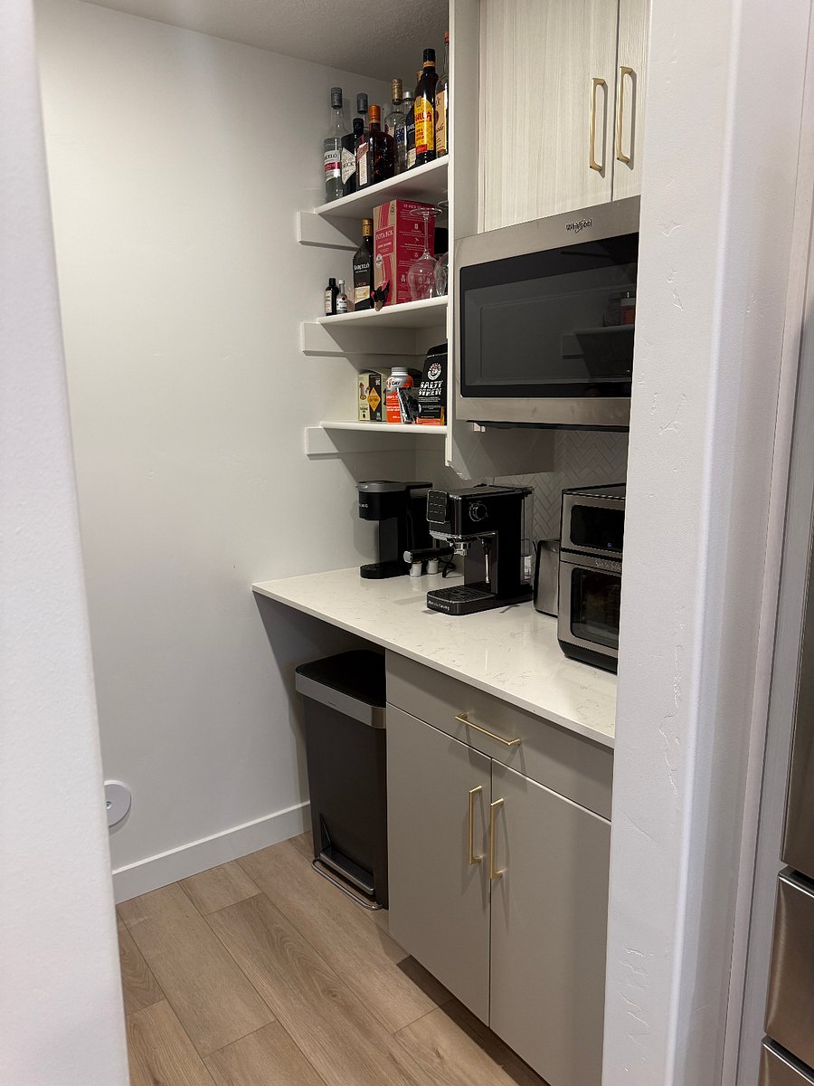 Butlers pantry in the kitchen to keep large appliances out of sight
