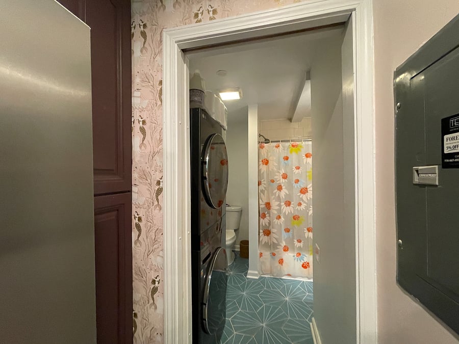Bathroom 2 - Kitchen passthrough.