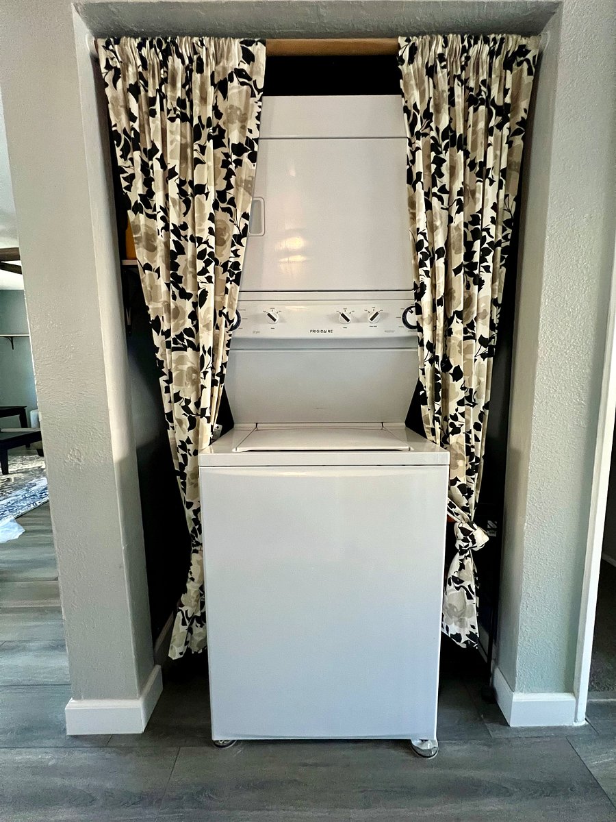 In-unit washer/dryer!