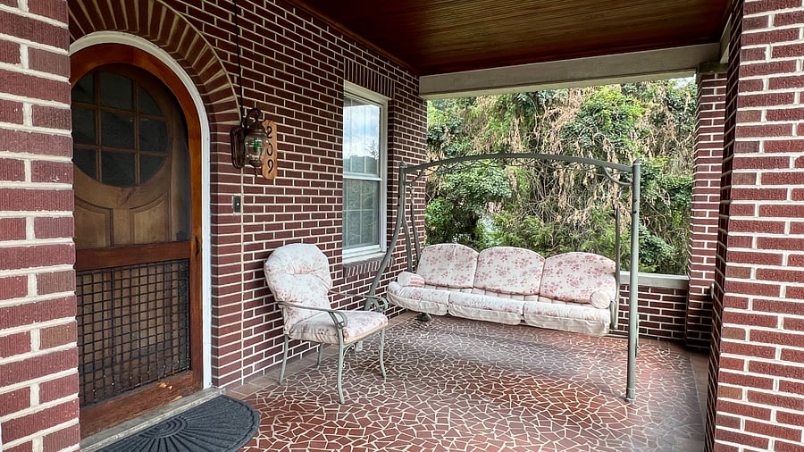 Shared front porch