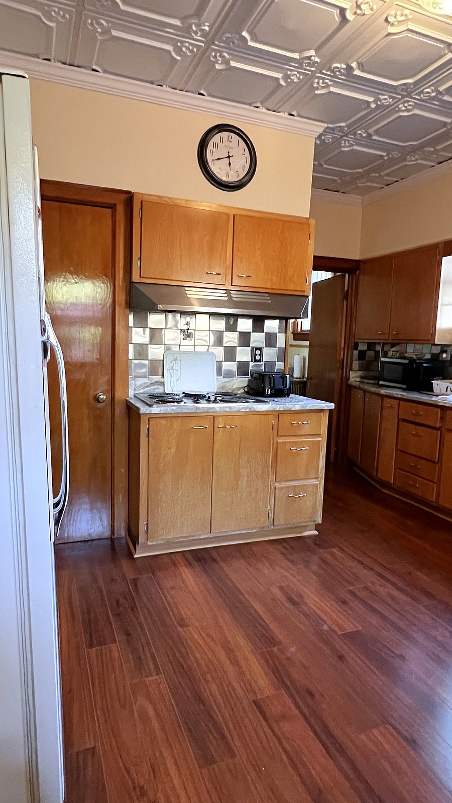 Full kitchen, shared.