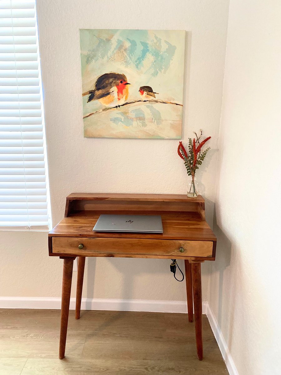 Living Rm w/ designated works space.
***Additional photos are on the way! We're currently in the process of furnishing the space, so stay tuned! :)