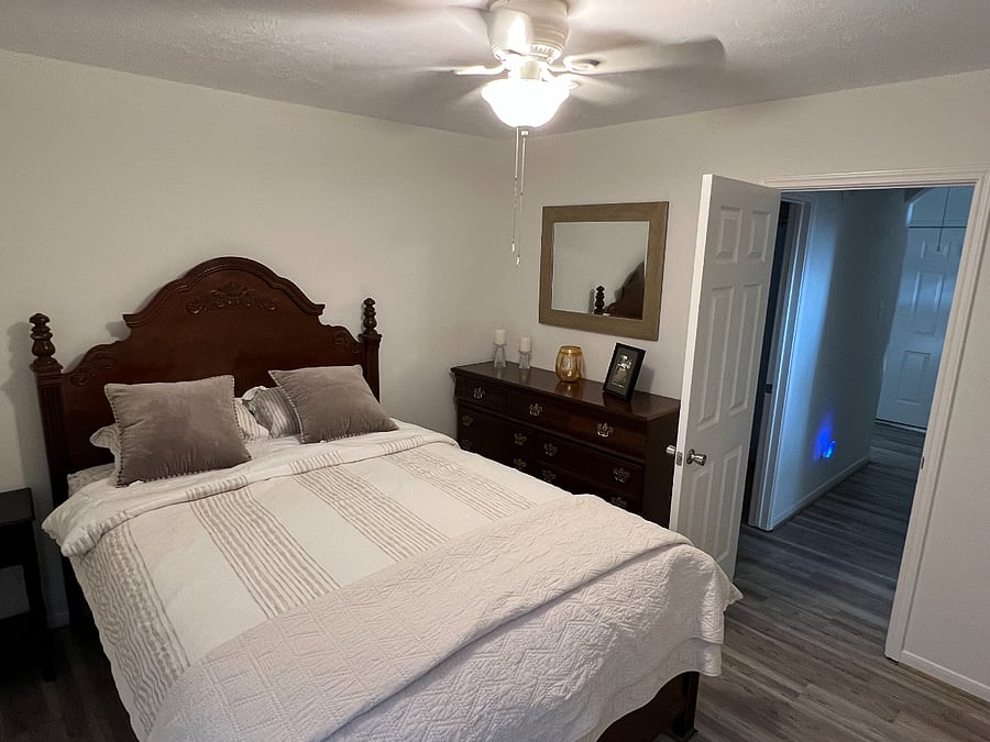 2nd bedroom