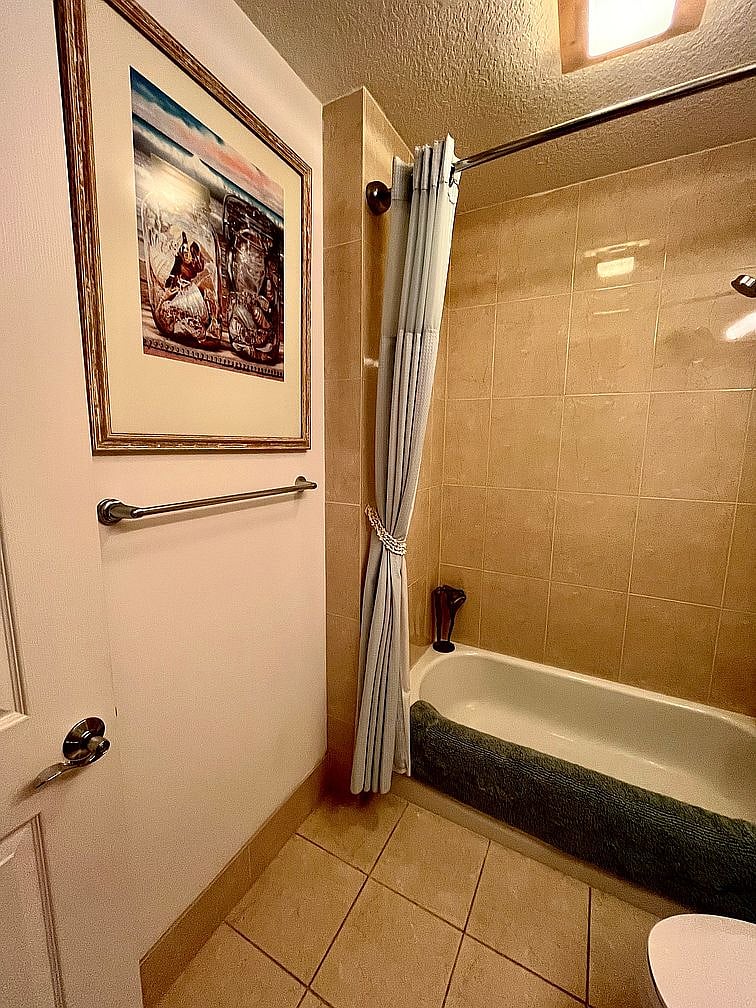 Full guest bathroom