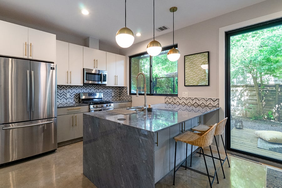 Lower floor, full kitchen
