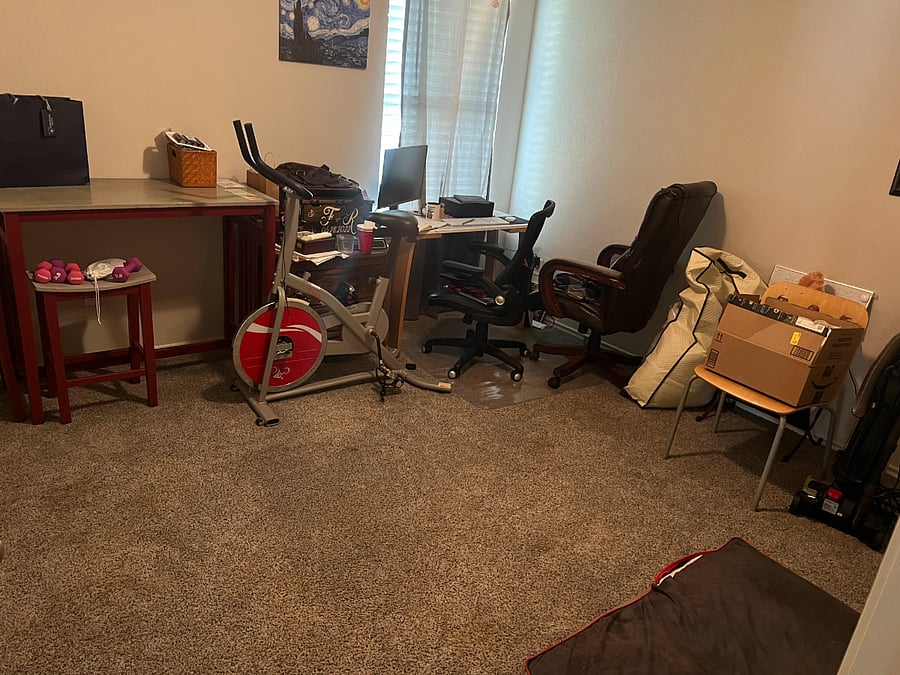 Extra office space. You are welcome to use this bike or use this space for storage. If you wish to use this room as an office, arrangements can be made prior with enough notice