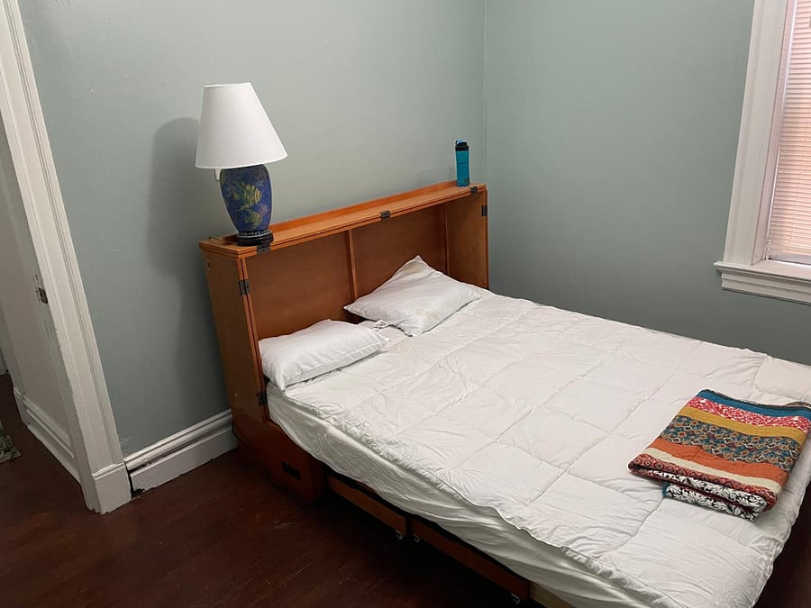 2nd bedroom - queen bed can be folded away