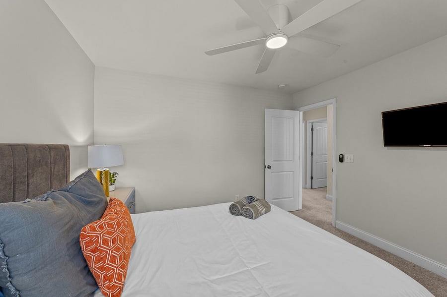 Bedroom 2 - Queen bed, walk-in closet