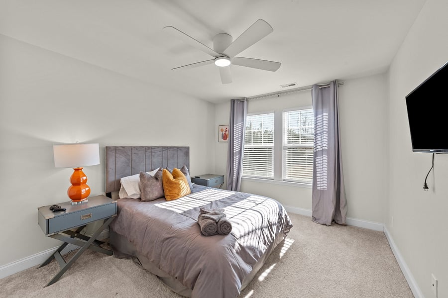Bedroom 3 - Queen bed, walk-in closet