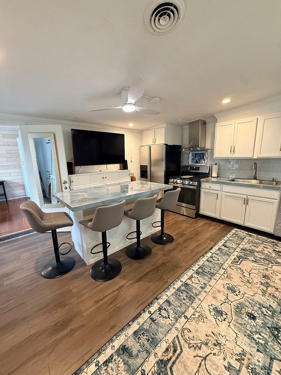 Large new island bar top and TV
