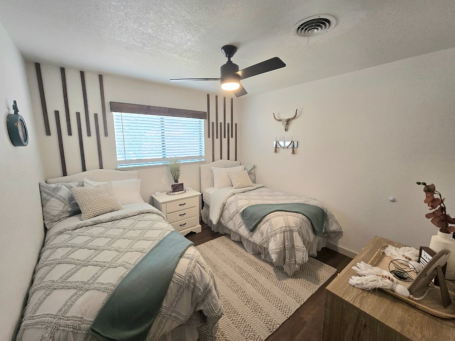 Bedroom 3 has 2 twin beds