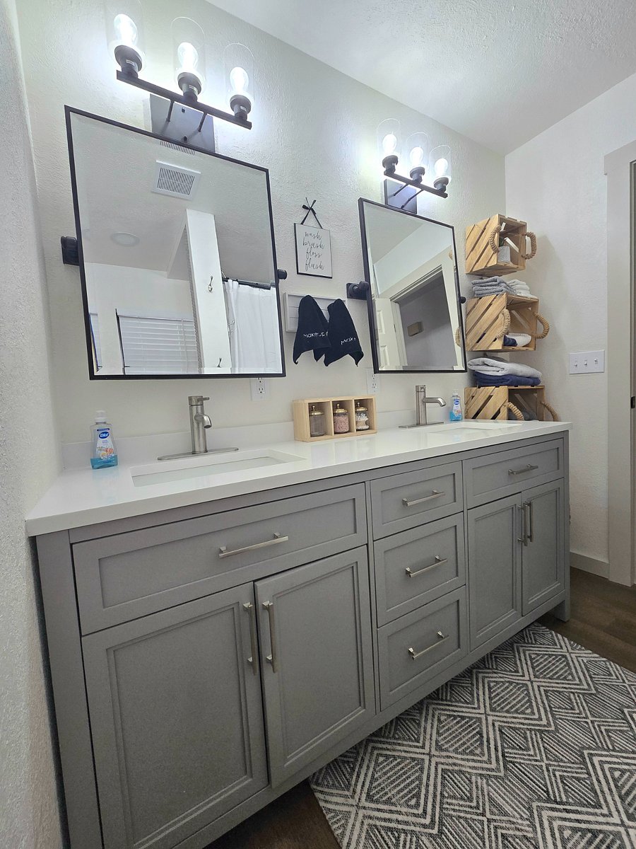Main bathroom