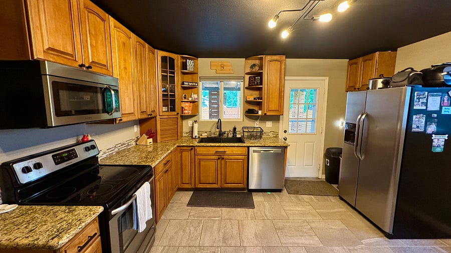 Granite counter tops and all stainless steel appliances