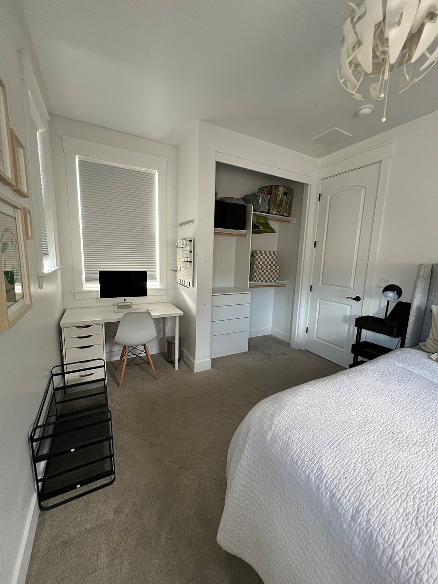 Queen Bedroom