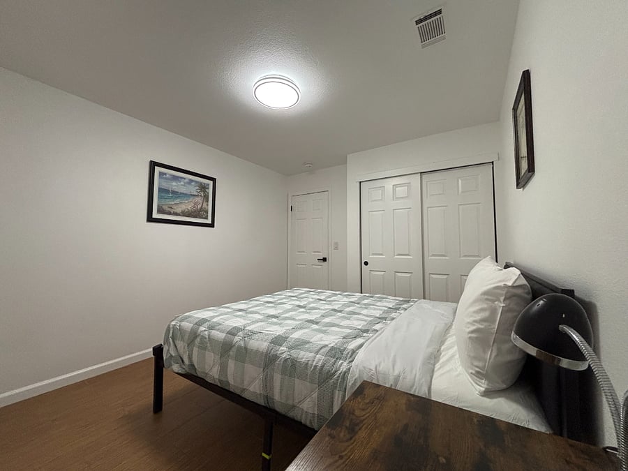 Second bedroom with brand-new Queen bed in case you would like to rent the entire house