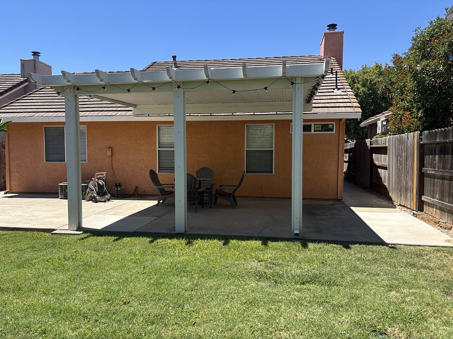Private backyard with fully fenced and gate.