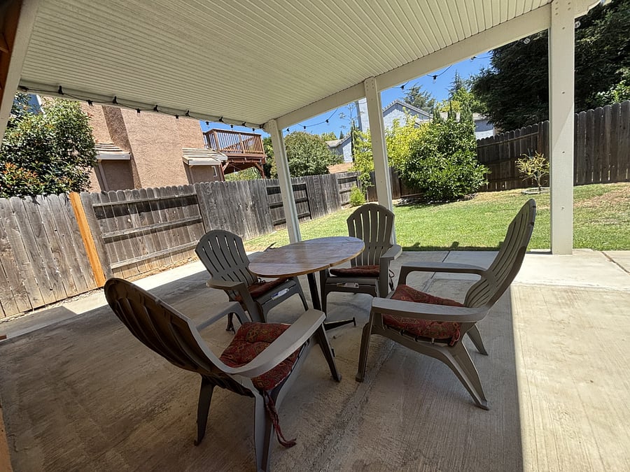 Enjoy outdoor warm weather with a cup of coffee or meals.