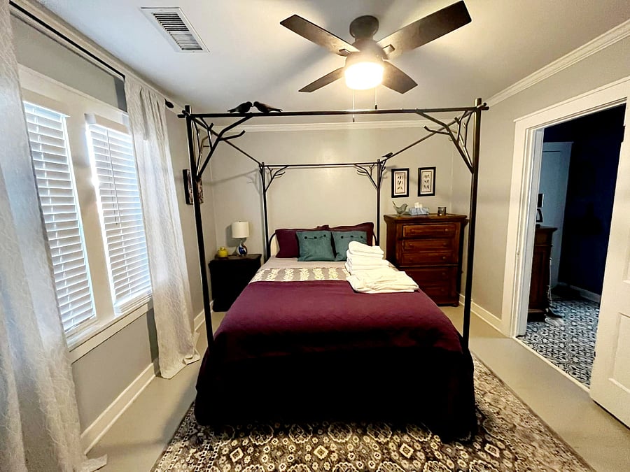 Middle bedroom