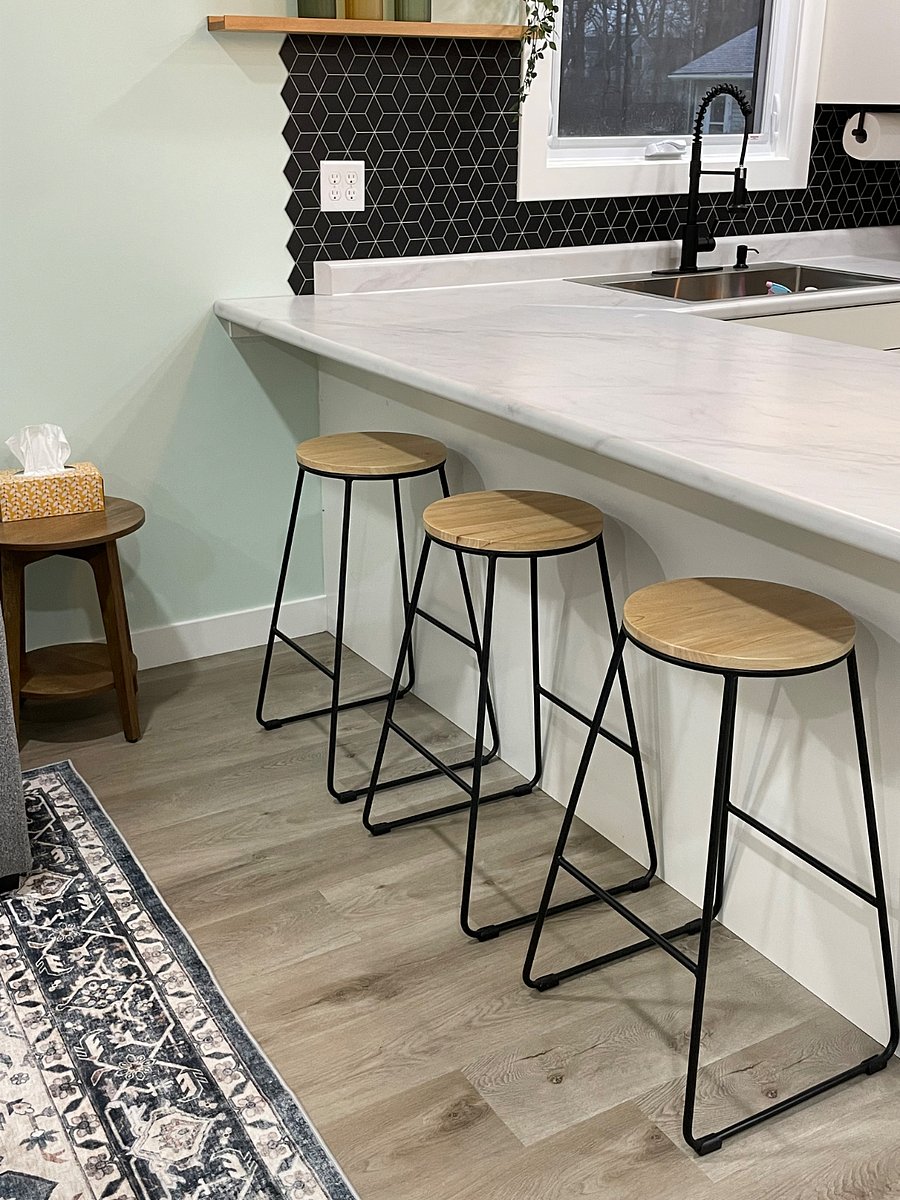 Bar style dining