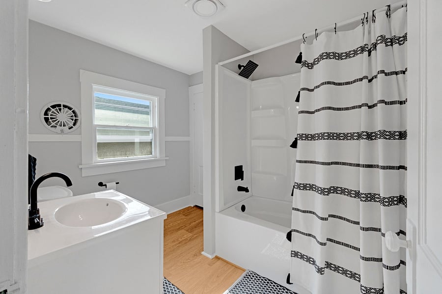 2nd Level Bathroom. Tub/ Shower Combo