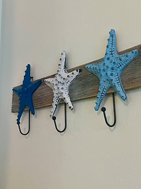 Every little details plays into the seashore theme.