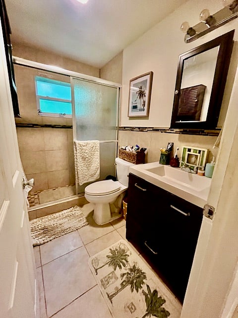 Newly remodeled shared bathroom. Lots of storage space, two medicine cabinets, and ample wall hooks. Comes complete with new towels, blow dryer, and new bath rugs.
