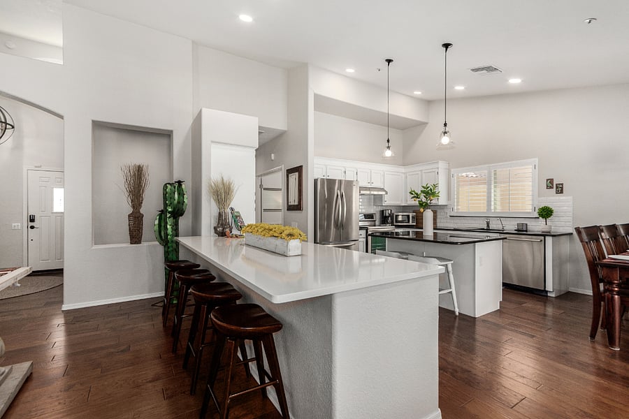 Kitchen with duel islands with seating for 6