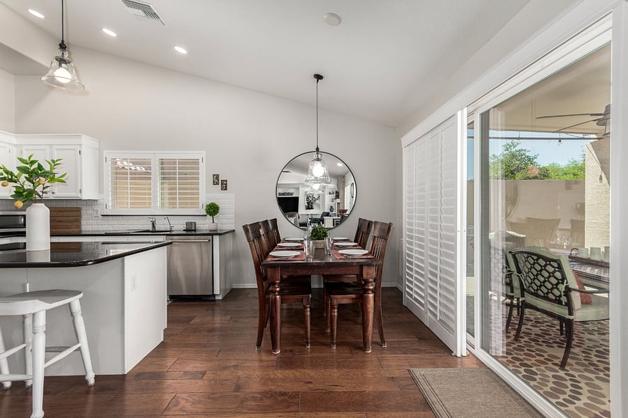 Dining area with seating for 6