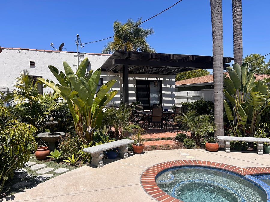 Tropical Poolside California Casita Near Hospital