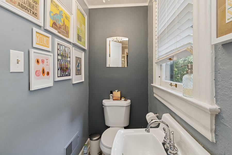 Powder room (half bath)