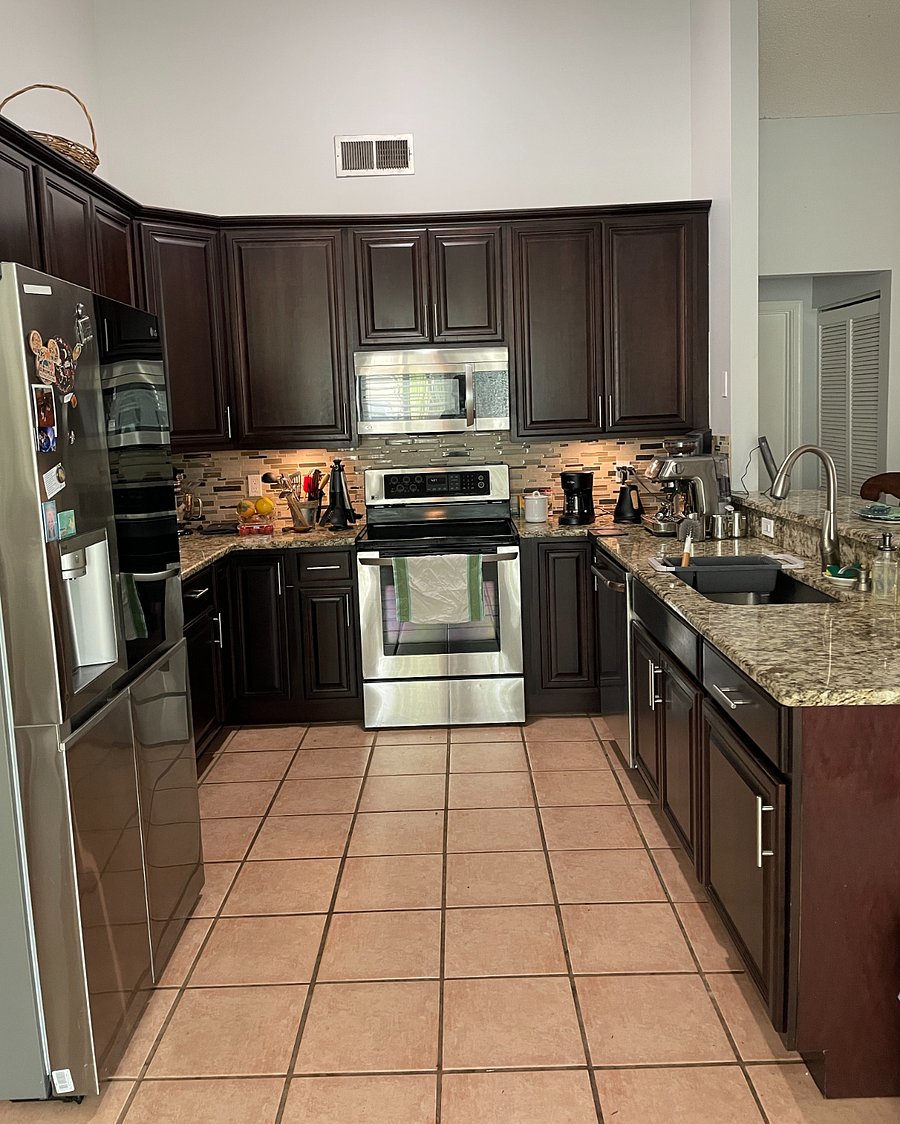 kitchen- dishwasher, convection oven, in door ice and water