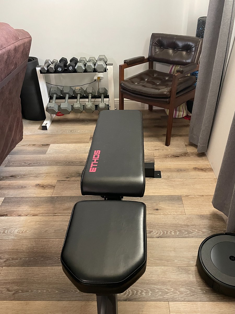 weight bench with dumbell rack 