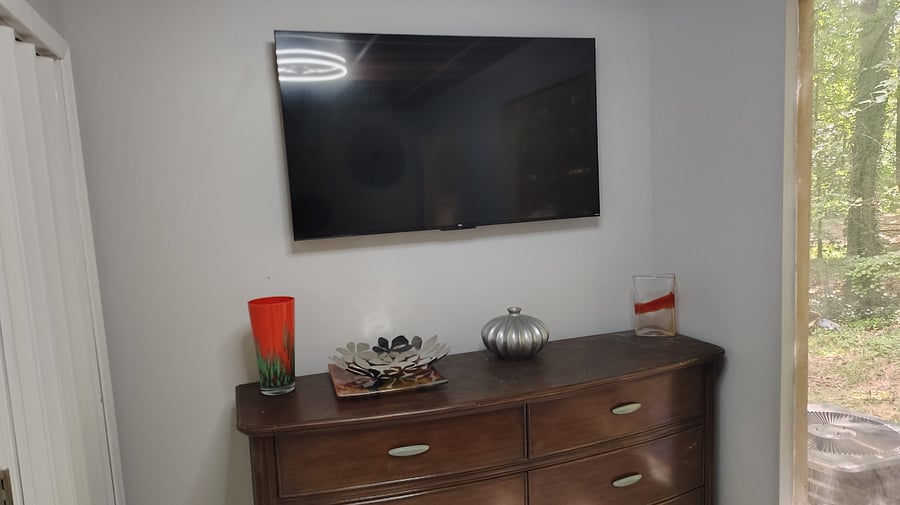 dresser / 43in tv