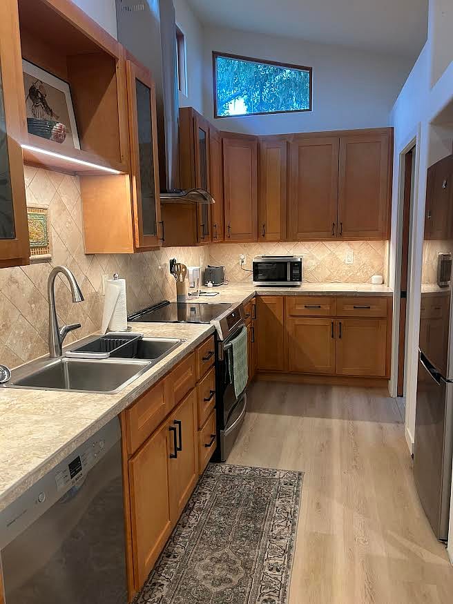 Full kitchen. This is an all electric studio apartment. I tiled the counters and backsplash!